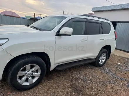 Toyota Land Cruiser Prado 2017 года за 18 500 000 тг. в Актобе – фото 3