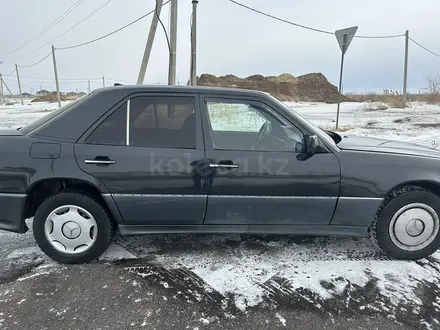Mercedes-Benz E 260 1991 года за 1 350 000 тг. в Астана – фото 4