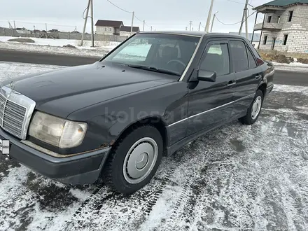 Mercedes-Benz E 260 1991 года за 1 350 000 тг. в Астана – фото 2