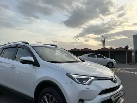 Toyota RAV4 2018 года за 15 000 000 тг. в Шымкент – фото 2