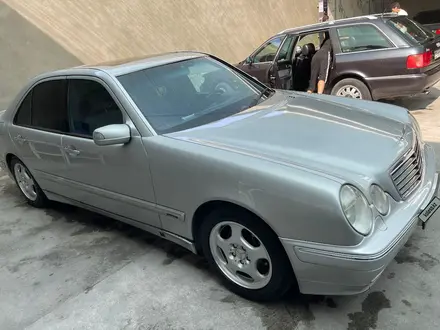 Mercedes-Benz E 320 2000 года за 5 600 000 тг. в Туркестан – фото 3