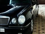 Mercedes-Benz E 230 1997 года за 2 700 000 тг. в Шымкент – фото 5