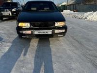 Volkswagen Passat 1994 годаfor2 500 000 тг. в Актобе