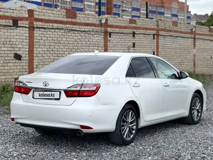 Toyota Camry 2018 года за 13 300 000 тг. в Актобе – фото 5