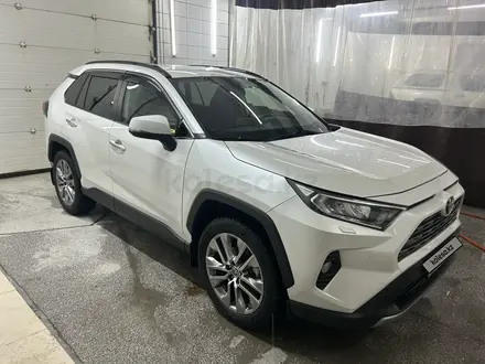 Toyota RAV4 2020 года за 15 900 000 тг. в Семей – фото 2