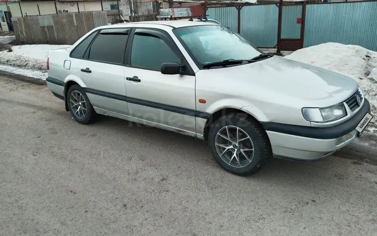 Volkswagen Passat 1996 года за 1 400 000 тг. в Уральск