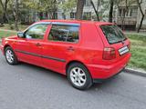 Volkswagen Golf 1996 года за 1 550 000 тг. в Алматы – фото 2