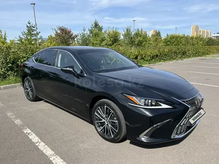 Lexus ES 250 2023 года за 26 300 000 тг. в Астана – фото 2