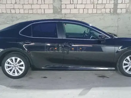 Toyota Camry 2018 года за 11 500 000 тг. в Актау – фото 2