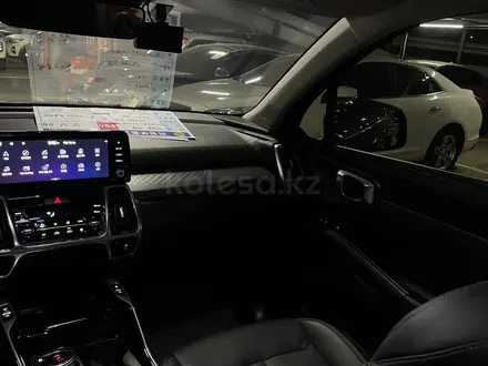 Kia Sorento 2022 года за 18 300 000 тг. в Алматы – фото 10