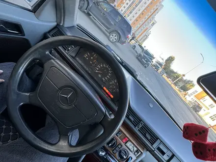 Mercedes-Benz E 220 1995 года за 2 400 000 тг. в Астана – фото 23