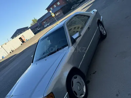 Mercedes-Benz E 220 1995 года за 2 400 000 тг. в Астана