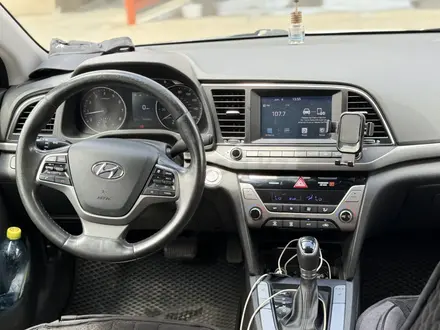 Hyundai Elantra 2018 года за 4 500 000 тг. в Атырау – фото 8