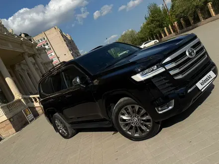 Toyota Land Cruiser 2022 года за 46 200 000 тг. в Актобе – фото 2