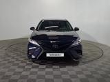 Toyota Camry 2019 года за 11 490 000 тг. в Алматы – фото 2