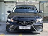 Toyota Camry 2019 года за 11 500 000 тг. в Шымкент – фото 2