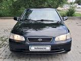 Toyota Camry 2000 годаfor3 000 000 тг. в Актобе – фото 2