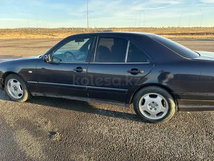 Mercedes-Benz E 200 1997 года за 1 500 000 тг. в Астана – фото 2