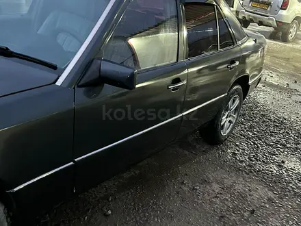 Mercedes-Benz E 230 1990 года за 1 100 000 тг. в Караганда – фото 3