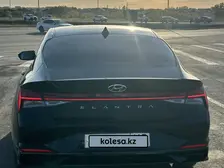 Hyundai Elantra, 2022