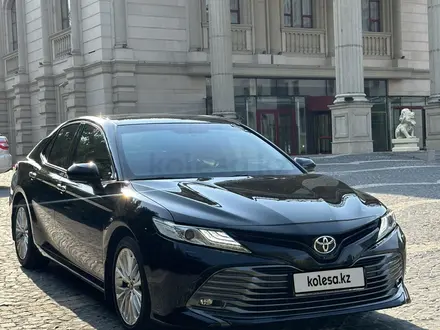 Toyota Camry 2019 года за 13 700 000 тг. в Алматы