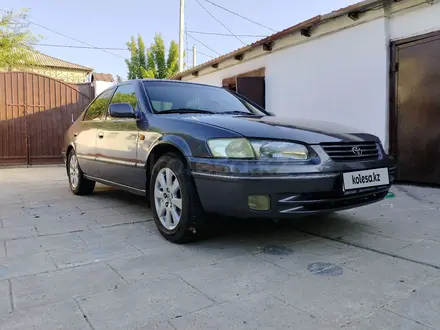 Toyota Camry 1998 года за 3 200 000 тг. в Туркестан – фото 9