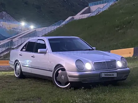 Mercedes-Benz E 320 1997 года за 3 500 000 тг. в Алматы