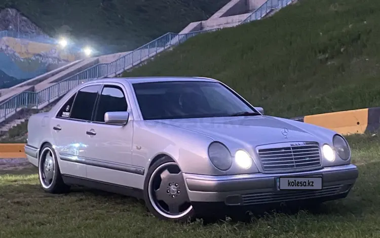 Mercedes-Benz E 320 1997 года за 3 500 000 тг. в Алматы