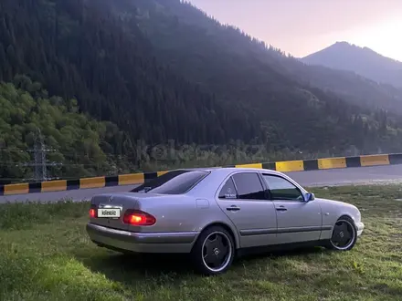 Mercedes-Benz E 320 1997 года за 3 500 000 тг. в Алматы – фото 8