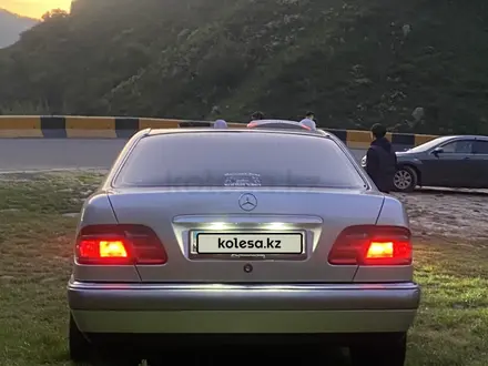 Mercedes-Benz E 320 1997 года за 3 500 000 тг. в Алматы – фото 9