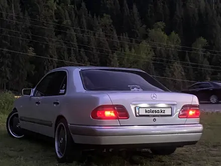 Mercedes-Benz E 320 1997 года за 3 500 000 тг. в Алматы – фото 11