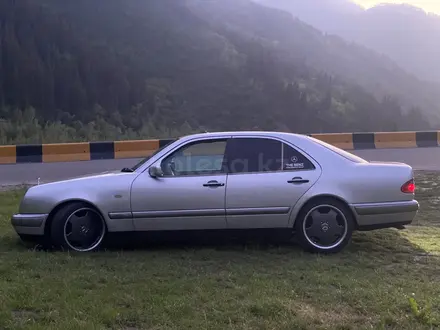 Mercedes-Benz E 320 1997 года за 3 500 000 тг. в Алматы – фото 13