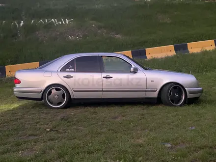 Mercedes-Benz E 320 1997 года за 3 500 000 тг. в Алматы – фото 14