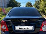 Chevrolet Aveo 2015 годаүшін3 100 000 тг. в Уральск – фото 3