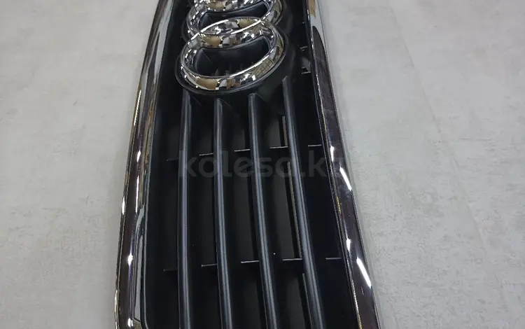 Решетка радиатора на капот хром за 17 000 тг. в Алматы