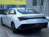 Hyundai Elantra 2023 года за 9 300 000 тг. в Караганда – фото 3