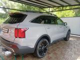 Kia Sorento 2022 года за 17 600 000 тг. в Актобе – фото 4