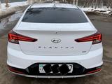 Hyundai Elantra 2019 года за 10 400 000 тг. в Уральск – фото 3