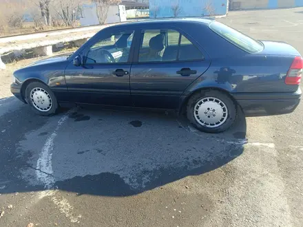 Mercedes-Benz C 200 1995 года за 2 150 000 тг. в Караганда – фото 6