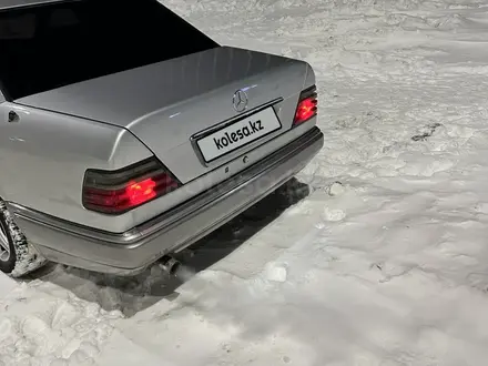 Mercedes-Benz E 220 1994 года за 3 500 000 тг. в Астана – фото 6