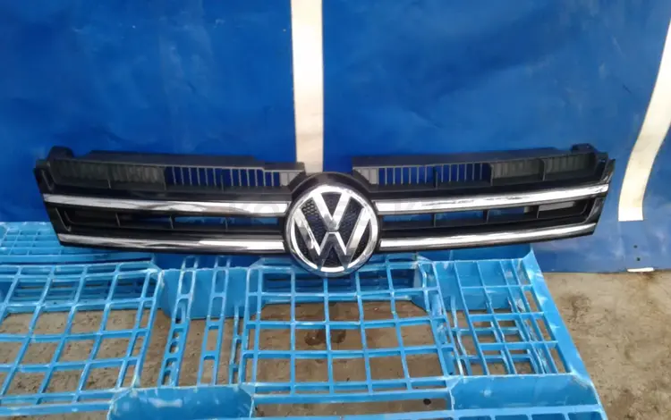 Решетка радиатора основная VW Touareg NF за 45 000 тг. в Алматы