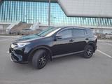 Toyota RAV4 2018 года за 13 300 000 тг. в Астана