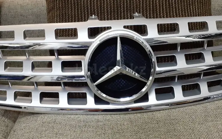 Решётка радиатора на Mercedes ML w164 Silver за 70 000 тг. в Алматы