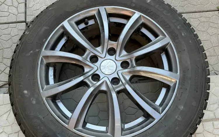 Skad R17 5x114.3 с шипованой резиной за 299 900 тг. в Алматы