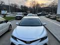 Toyota Camry 2021 года за 13 400 000 тг. в Алматы – фото 4
