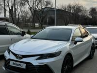 Toyota Camry 2021 года за 13 400 000 тг. в Алматы