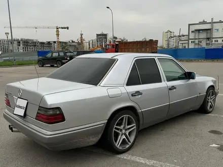 Mercedes-Benz E 320 1994 года за 3 600 000 тг. в Алматы – фото 2