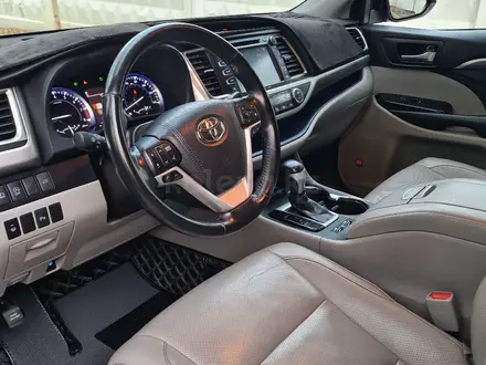 Toyota Highlander 2018 года за 19 000 000 тг. в Алматы – фото 12