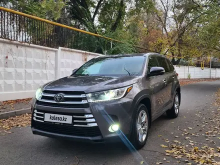 Toyota Highlander 2018 года за 19 000 000 тг. в Алматы – фото 3