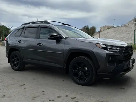 Toyota RAV4 2022 года за 18 500 000 тг. в Семей – фото 2